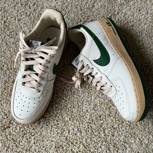 Nike Air Force 1 - Womens 7.5